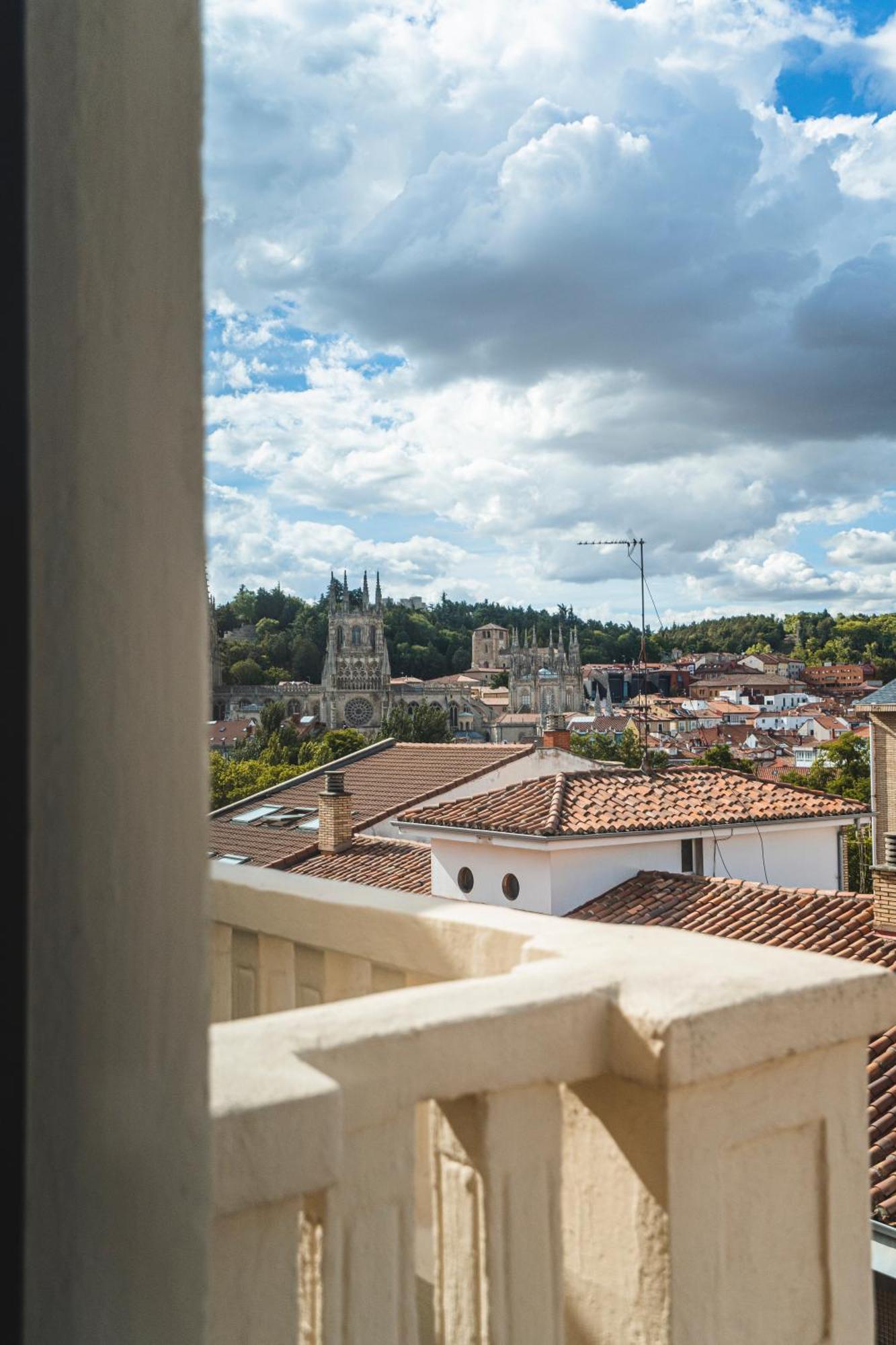 Catedral - Apartamentos Burgos Deluxe Habitación foto